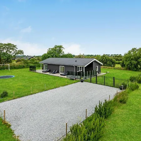 Casa de Férias Gorgeous In Vaeggerlose With Wifi Bøtø By