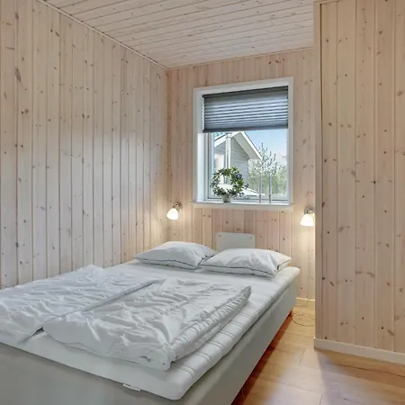 Holiday home 4 Bedroom Gorgeous In Vaeggerlose