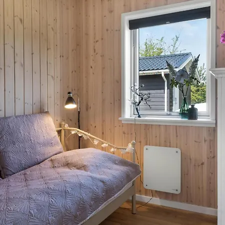 Holiday home 4 Bedroom Gorgeous In Vaeggerlose *