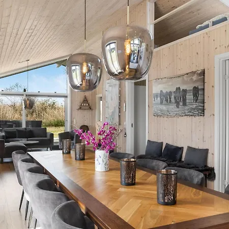Holiday home 4 Bedroom Gorgeous In Vaeggerlose