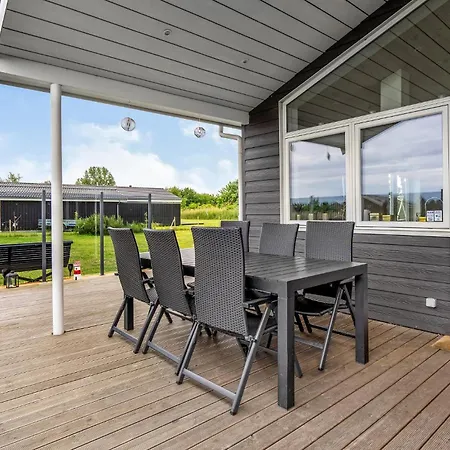 Сasa de vacaciones 4 Bedroom Gorgeous In Vaeggerlose