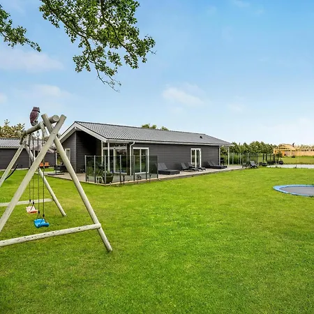 4 Bedroom Gorgeous In Vaeggerlose Holiday home Boto By