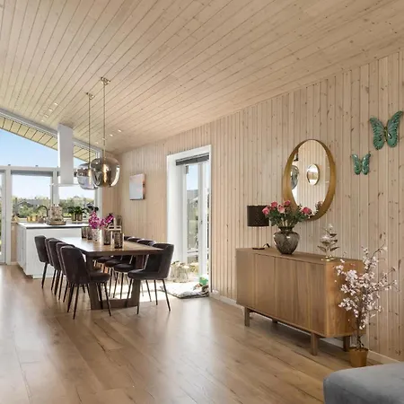 4 Bedroom Gorgeous In Vaeggerlose Holiday home *